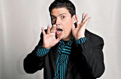 Alex-Nogueira-tras-show-Alexotan_ACRIMA20110805_0049_24