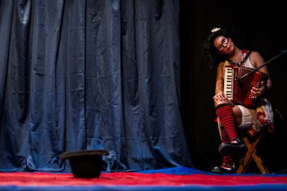 Cia Laguz Circo_SUSPIROS E BURBUJAS_foto Thais Lima (1)_